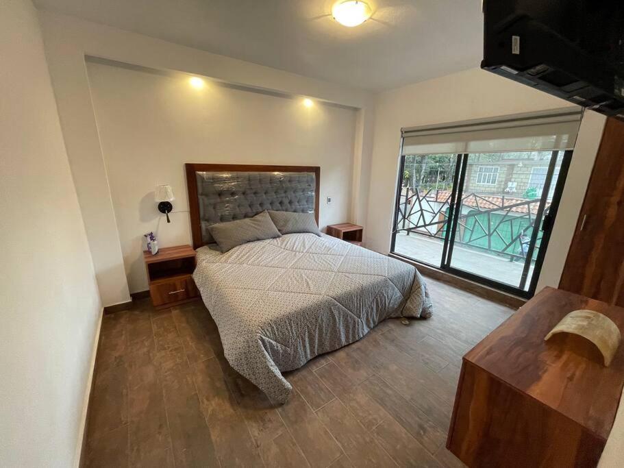 Suites C O V A D O N G A Mexiko-Stadt Zimmer foto