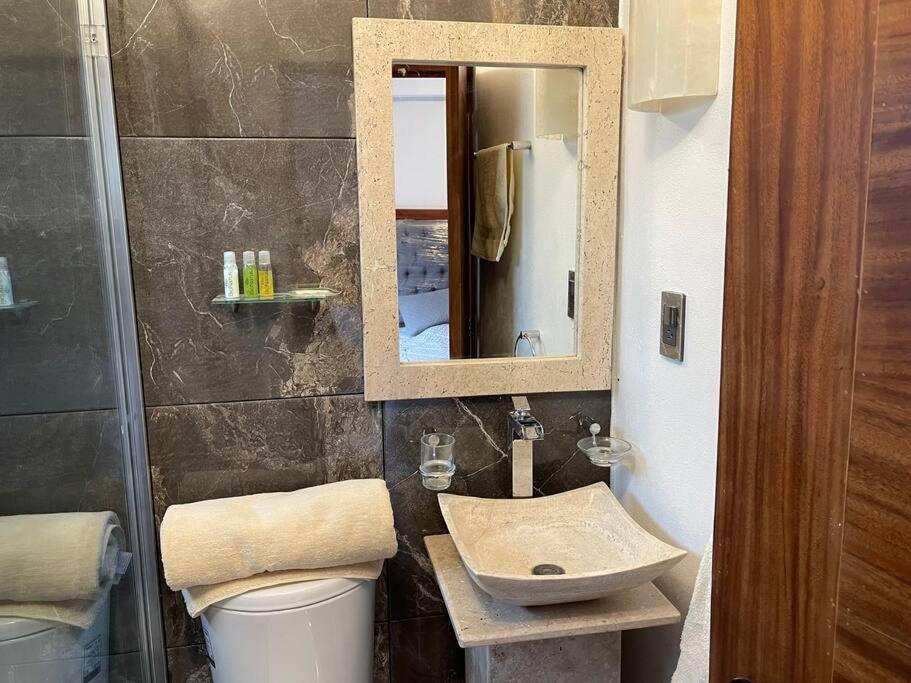 Suites C O V A D O N G A Mexiko-Stadt Zimmer foto